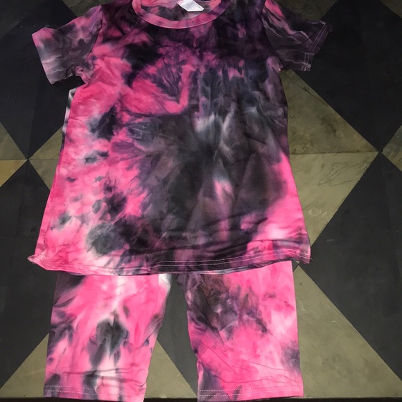 Tie-die shirts and biker shorts multi-color😍 - Picture 1 of 8